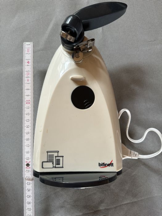 Електровідкривачка для металевих банок