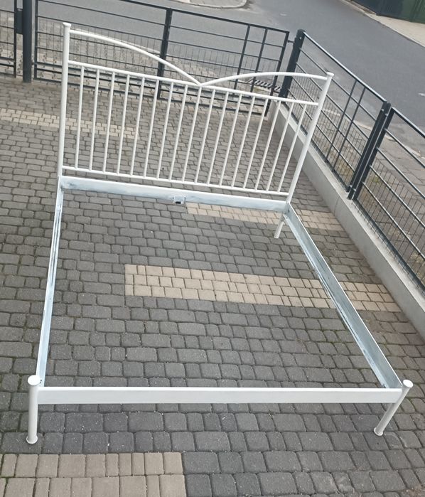 Rama łóżka. Metalowa.