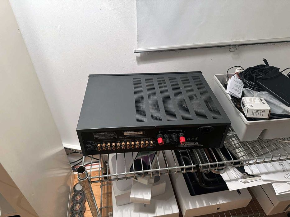 Amplificador Integrado NAD C 352 (80W RMS) - Excelente Estado