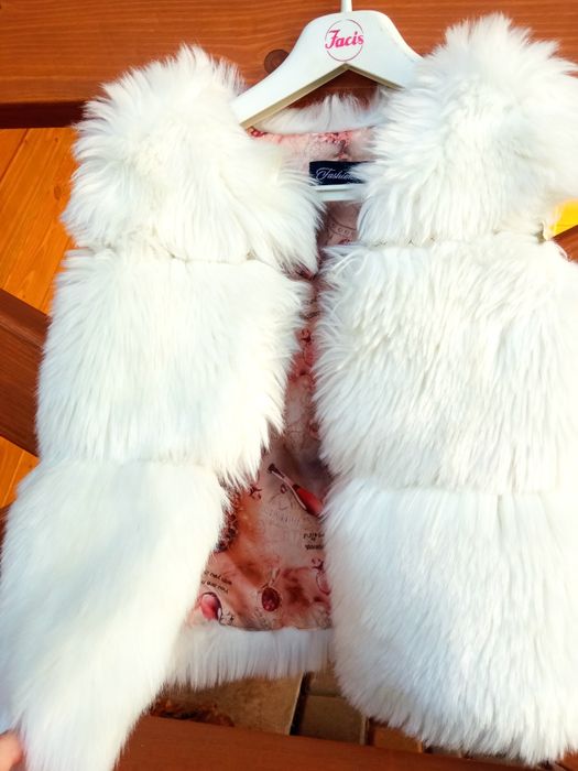 Жилєтка на дівчинку