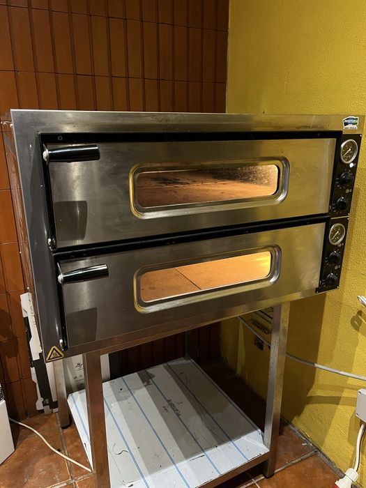 Forno de Pizza (90 × 80 × 60 cm (L × P × A)) + Eqipamentos + Suporte