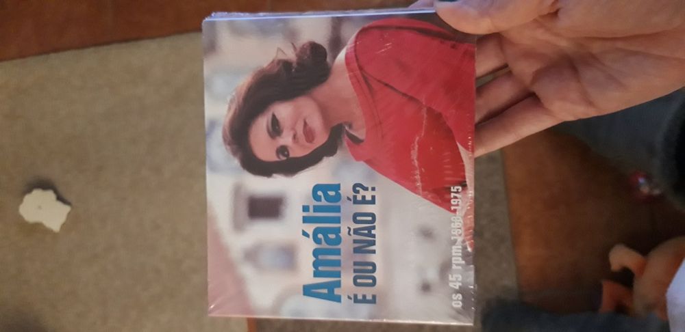 Novo Cd triplo Amália "é ou não é" ofereço cd Beatbombers