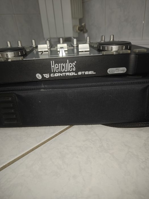 Hercules DJ CONTROL STEEL - Mesa / Controladora DJ