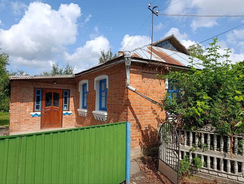 Будинок, дві кімнати, близько до центру села Дашківці, 53 соток, асфальт.