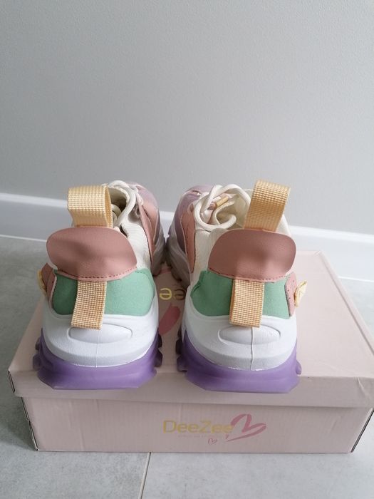 Nowe piękne buty sportowe