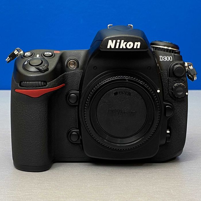 Nikon D300 (Corpo) - 12.3MP