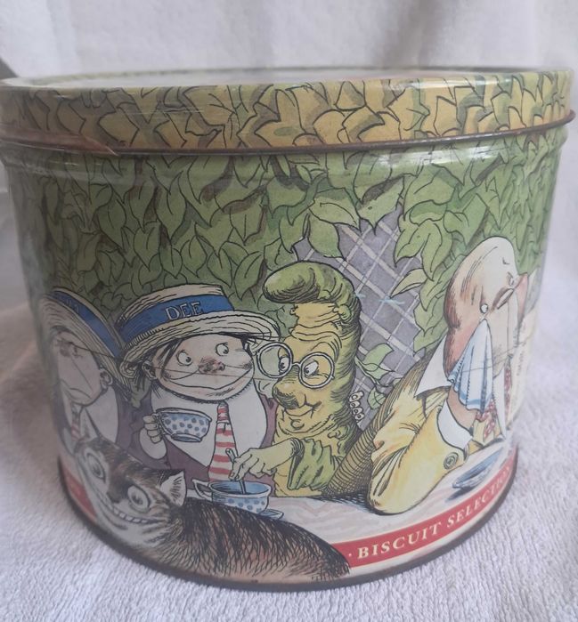 Caixa em Lata Vintage 'Alice no País das Maravilhas'