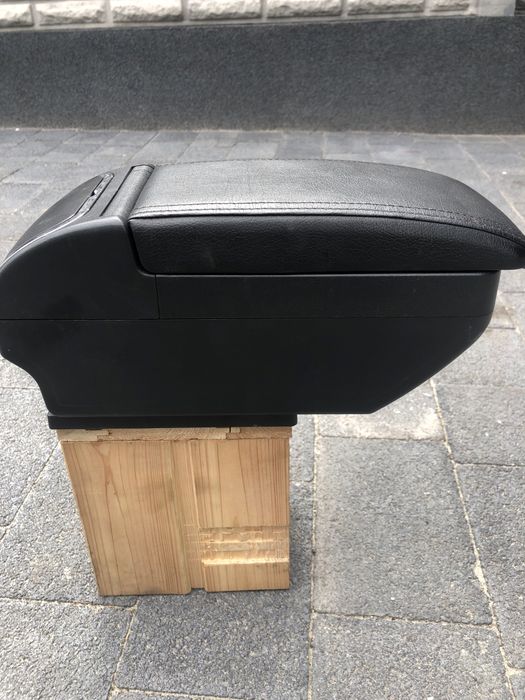 Продам подлокотник на Ваз 2109,2114,2115