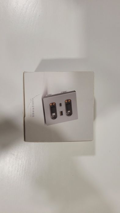 Tomada 20W Dual USB-C Retatril 1 Entrada USB 12W, Type C