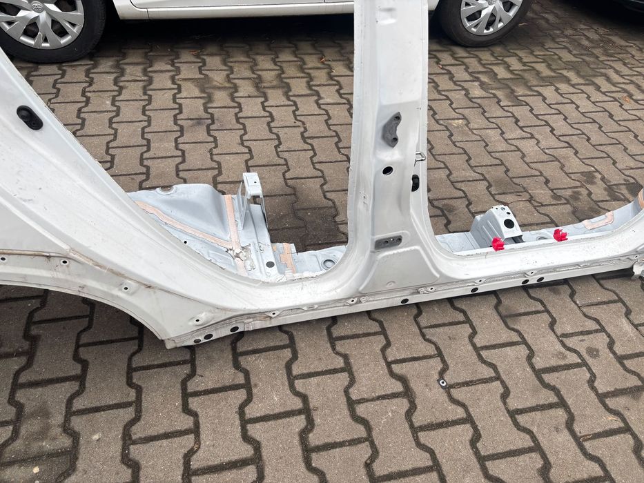 Ćwiartka bok prawy próg błotnik tył Toyota Aygo X