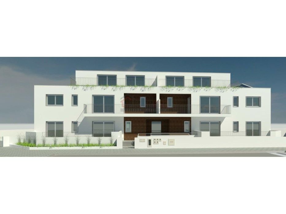 Terreno com Projeto Aprovado para 4 Apartamentos em Ferrel