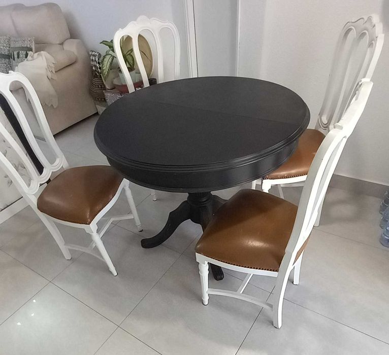 Mesa de Jantar + 4 Cadeiras estofadas em pele