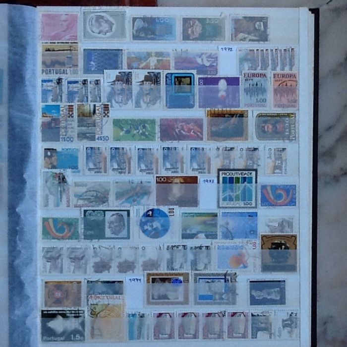Colecção de 600 selos portugueses (álbum e portes, grátis)