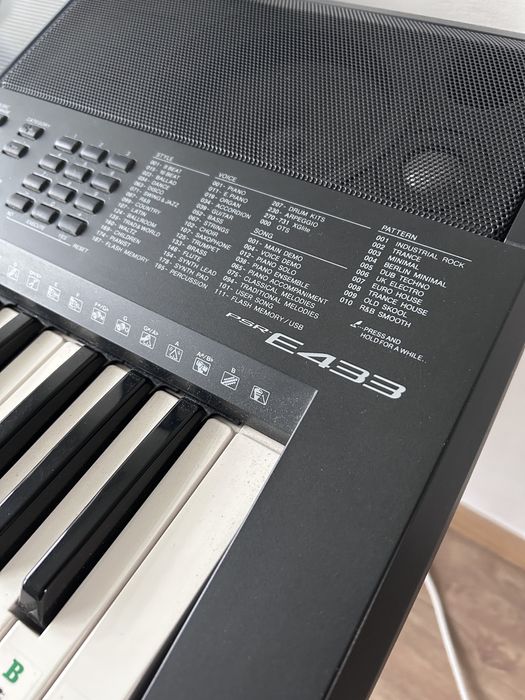 Kayboard Yamaha PSR E433