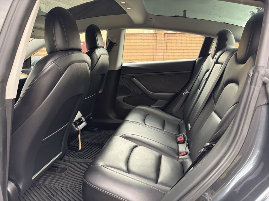 Tesla Model 3  2021 рік