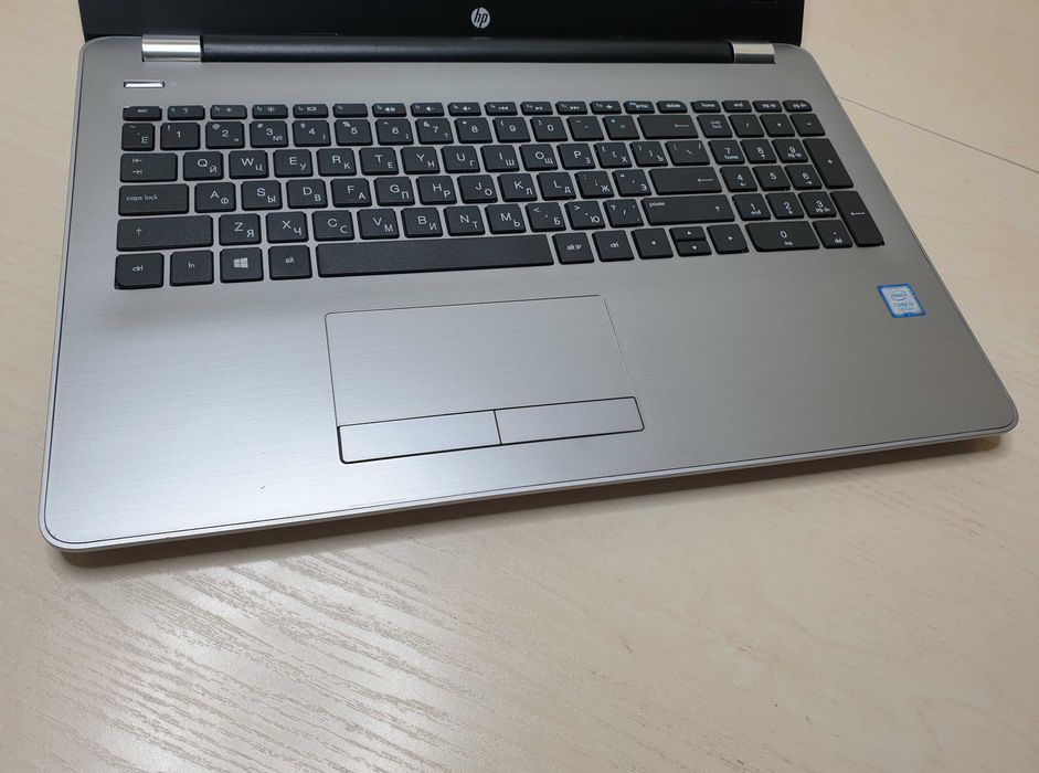 Потужний ноутбук HP /Intel Core i3-7020U/Full HD/SSD 256 GB