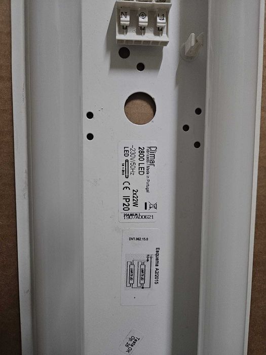 Luminária LED 130 cm  para teto da cozinha , metade do  preço da nova