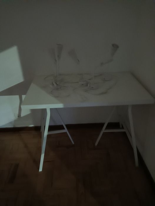 Secretária branca - 30€
