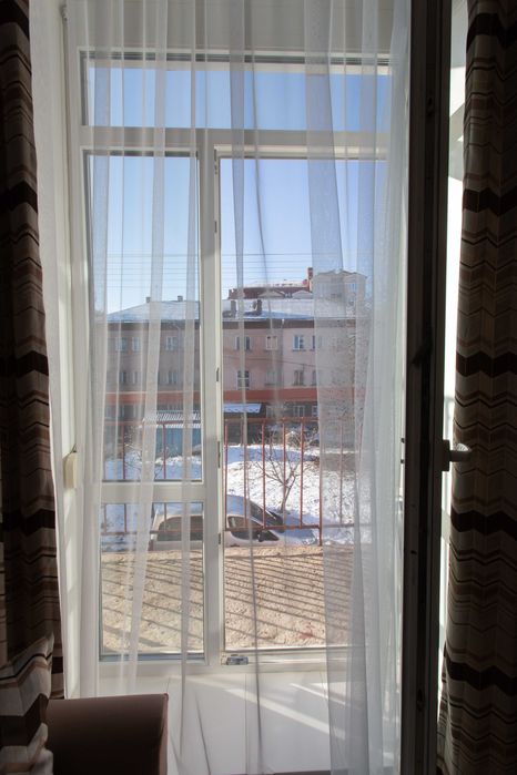 Центр. Хмельницького 6а. 2 кімнати. Власник. Квартира подобово