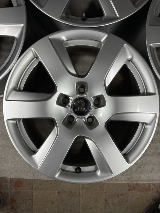 Диски R17 5x112 Et37 7.5J. Skoda Octavia A5 A7 Superb Kodiaq Karoq