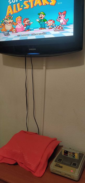 Super Nintendo Consola Completa + Cabos + 2 Comandos e jogo incrível