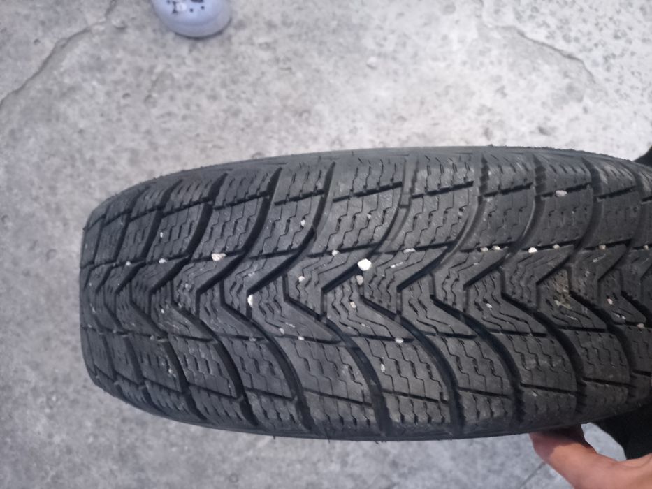 Продам комплект резини з дисками 1 преміорі солазо R14розболтовка 4/100  175/65/14 зима резина нова проїхала від сили дл1000 км