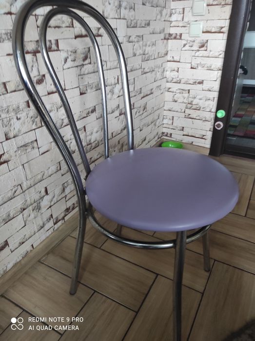 Кухонный стол и стулья