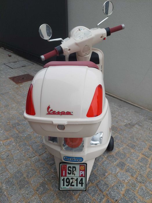 Mota Elétrica Criança - Vespa - Peg-Pérego