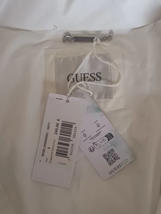 Casaco acolchoado comprido de mulher da GUESS