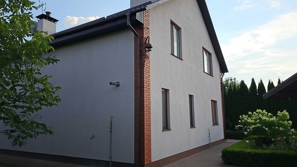 Новий сучасний, котедж в селі  – з усім заходь та живи. Є відеоогляд