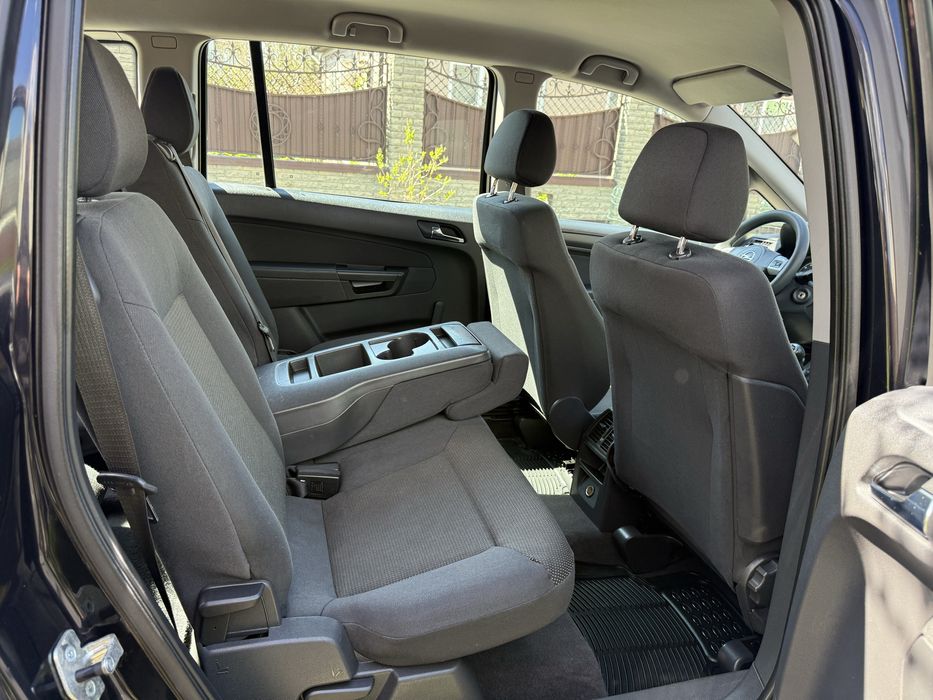 Opel Zafira з Німеччини Розмитнена 7 місць