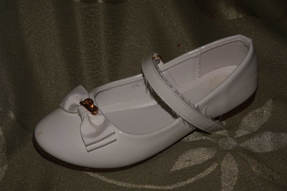 Eleganckie komunijne białe lakierki półbuty buty czółenka Nelli Blu 34