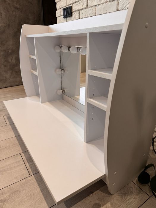 Туалетний столик