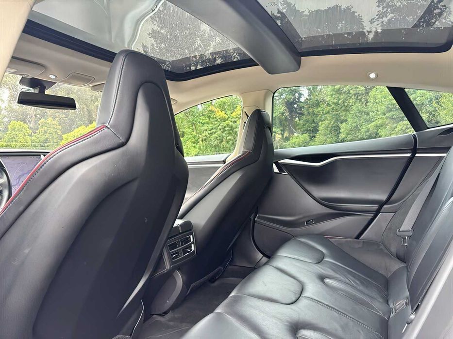 Tesla Model S      2015