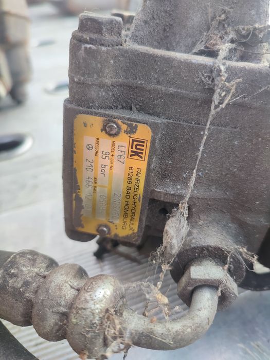 Pompa wspomagania Mercedes e klasa 124