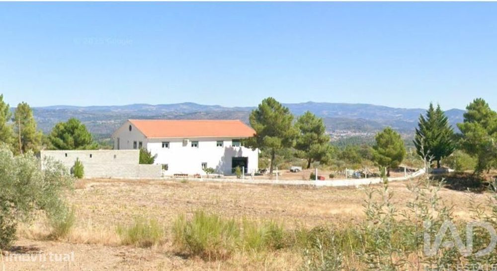 Moradia isolada T5 em Fradizela de 240 m2