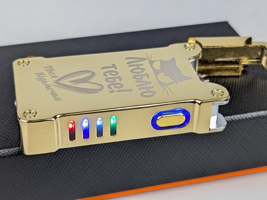 Запальничка з ліхтариком. Зажигалка с гравировкой . Подарок