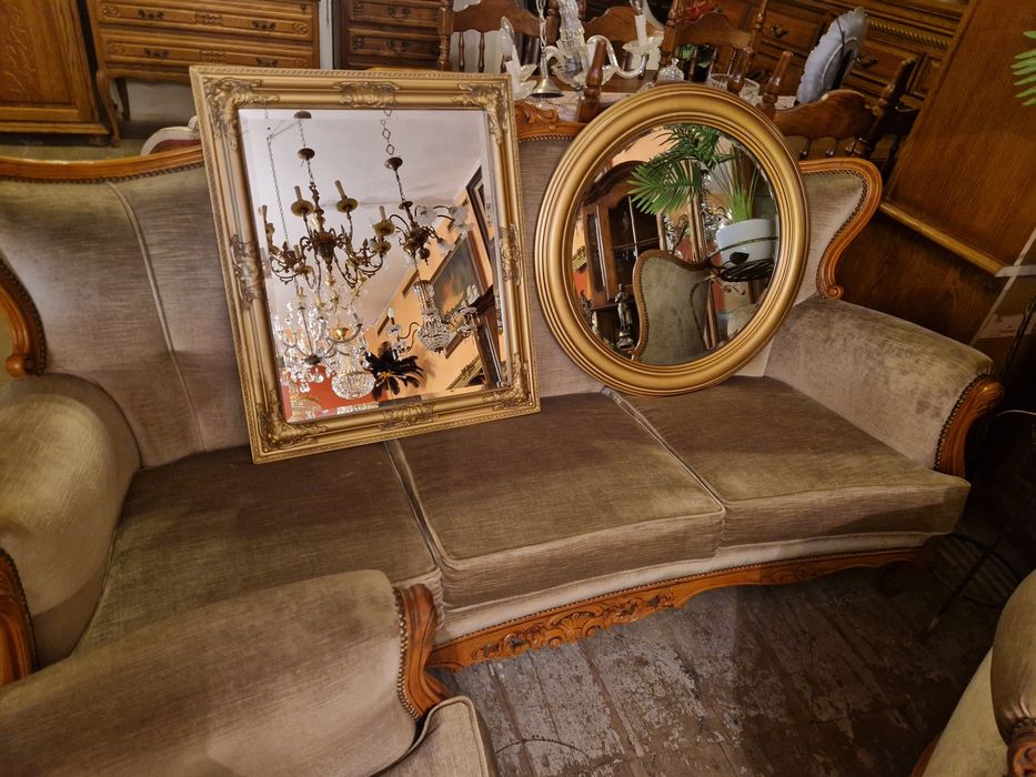 Lustro okrągłe w drewnianej ramie