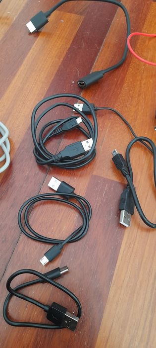 Varios cabos usb e outros cabos