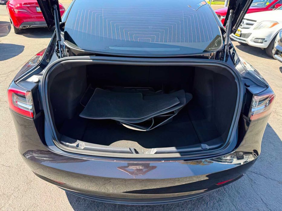 Tesla Model 3 Long Range      2018