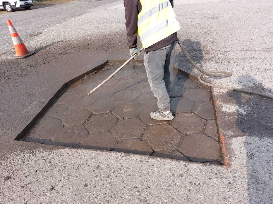 Asfaltowanie naprawa nawierzchni łatanie dziur regulacja studni włazów