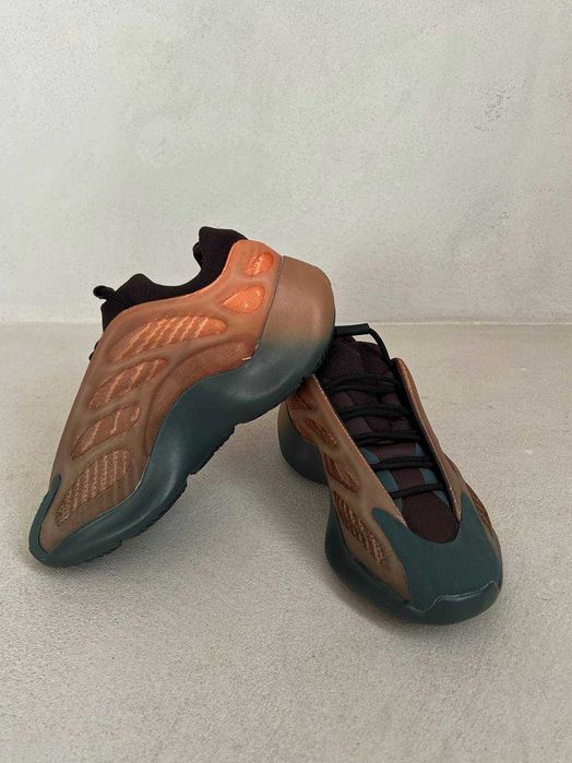 Yeezy 700 Fade / Buty