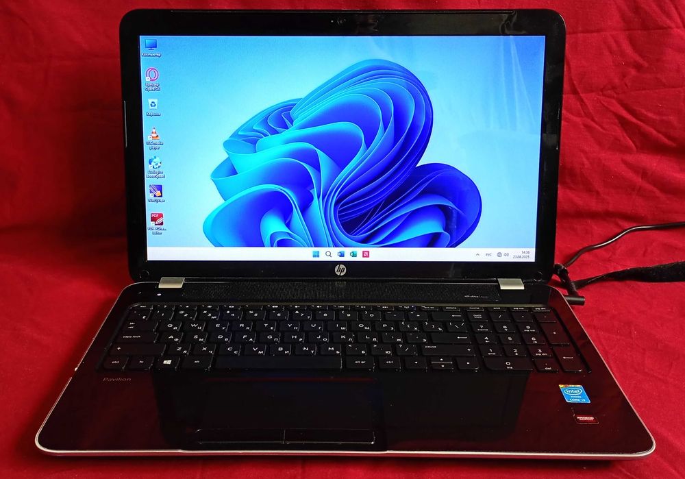 Ноутбук HP Pavilion 15-e155sr Intel 4Gen / Radeon / SSD + HDD / 8GB