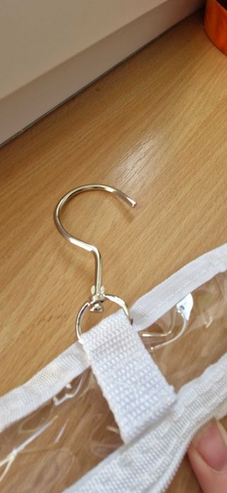 Zestaw 4  transparentnych kosmetyczek z wieszaczkiem