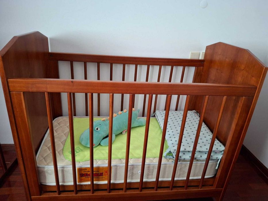 Cama Bebé - Madeira Castanha - Charneca Caparica