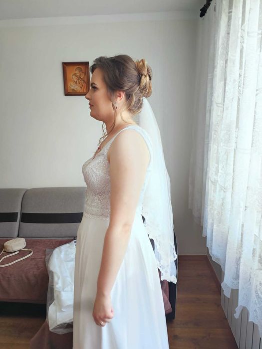 Zwiewna śnieżno biała suknia ślubna dł. 153cm