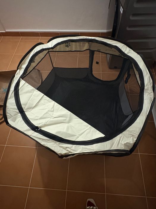 Parque canino compacto