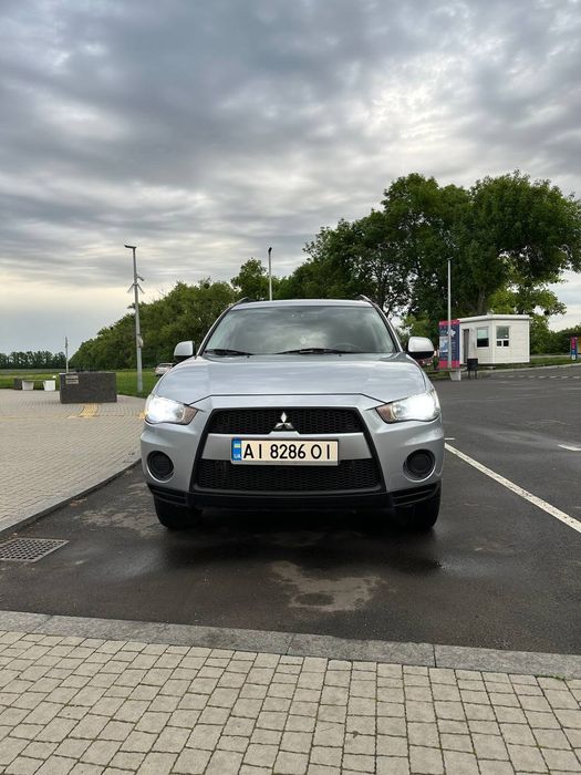 Mitsubishi outlander XL