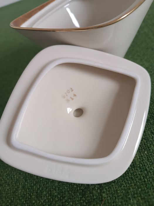 Stara cukiernica porcelana że złoceniami