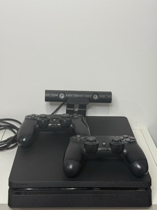 PS4 Slim 500GB + 2 Comandos (Câmara Opcional) – Negociável